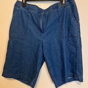 💛⚡️$4 flash sale ⚡️💛 White Stag Denim Bermudas